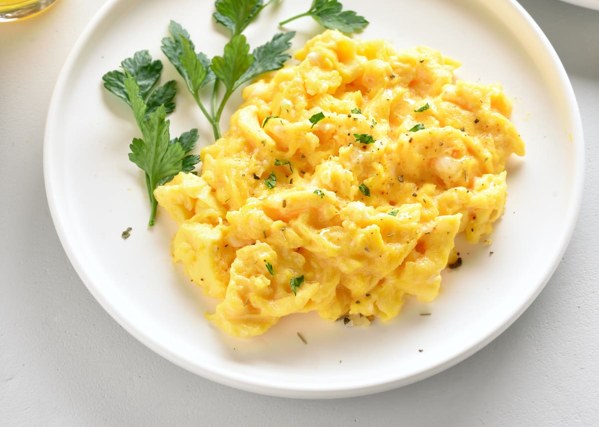 Scrambled eggs for a high-protein breakfast