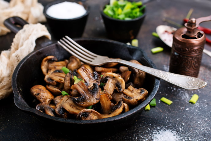 plate_vegan_friendly_sauted_mushrooms