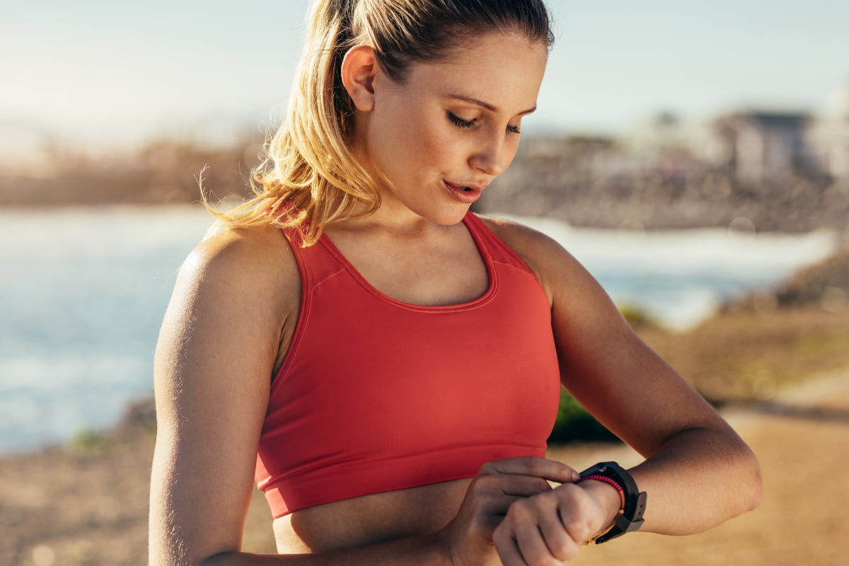 woman_looking_at_fitness_smartwatch